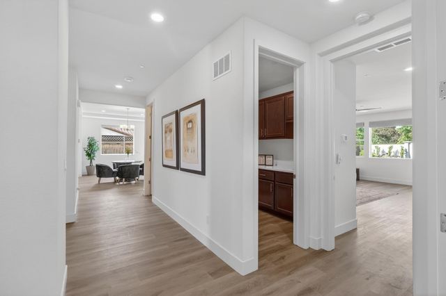 242 McKays Point Pl, West Sacramento, CA 95605