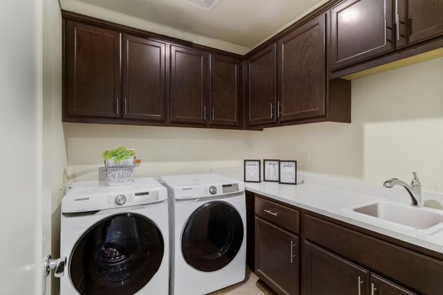 242 McKays Point Pl, West Sacramento, CA 95605