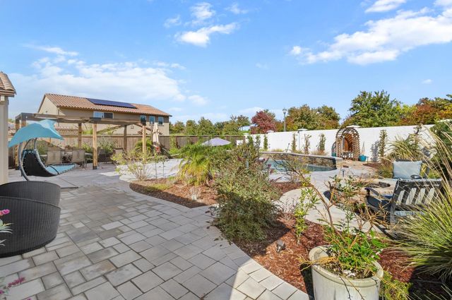 242 McKays Point Pl, West Sacramento, CA 95605