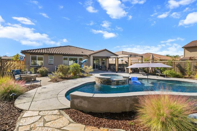242 McKays Point Pl, West Sacramento, CA 95605