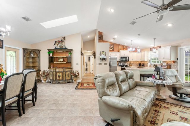 102 St Johns Blvd, East Palatka, FL 32131