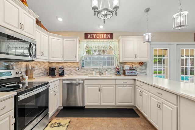 102 St Johns Blvd, East Palatka, FL 32131