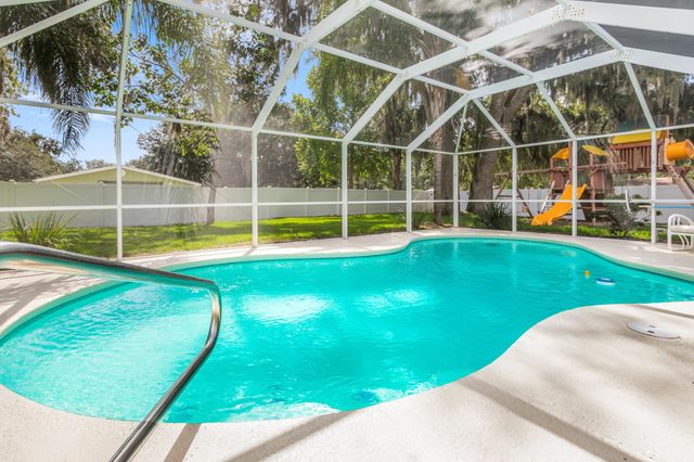 102 St Johns Blvd, East Palatka, FL 32131