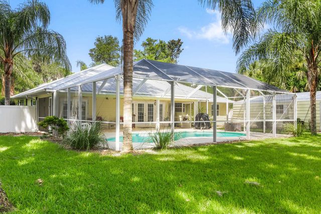 102 St Johns Blvd, East Palatka, FL 32131