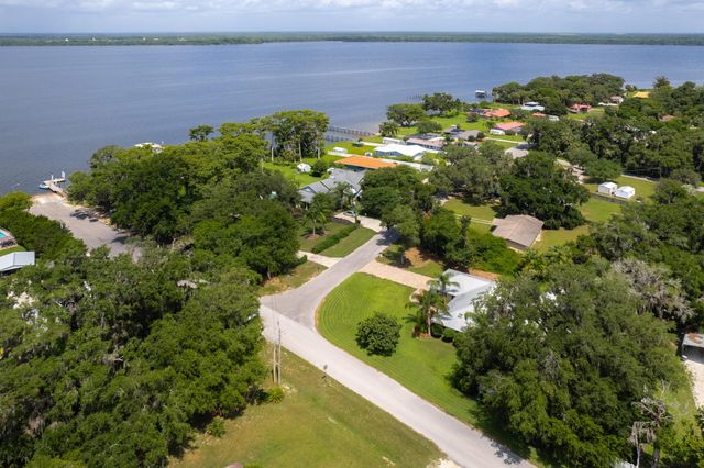 102 St Johns Blvd, East Palatka, FL 32131