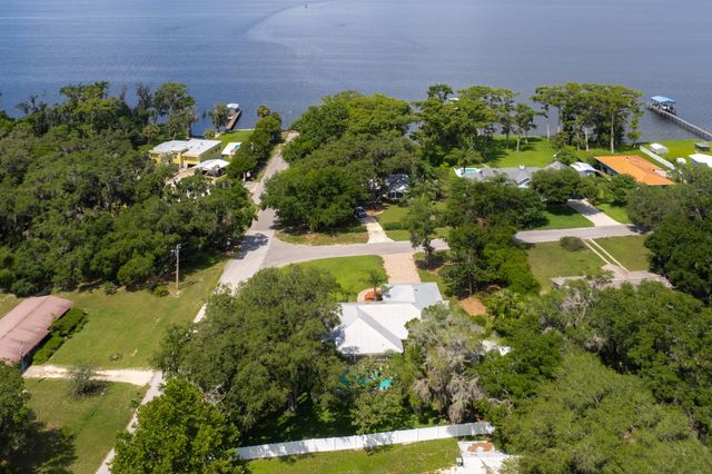 102 St Johns Blvd, East Palatka, FL 32131