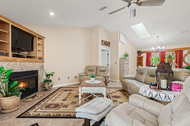 102 St Johns Blvd, East Palatka, FL 32131