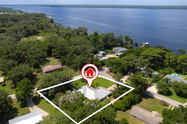 102 St Johns Blvd, East Palatka, FL 32131