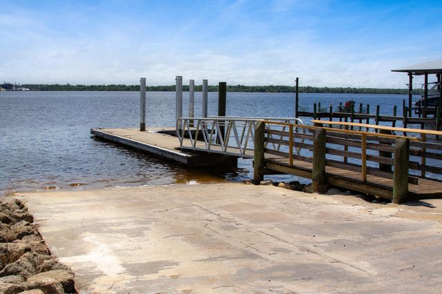 102 St Johns Blvd, East Palatka, FL 32131