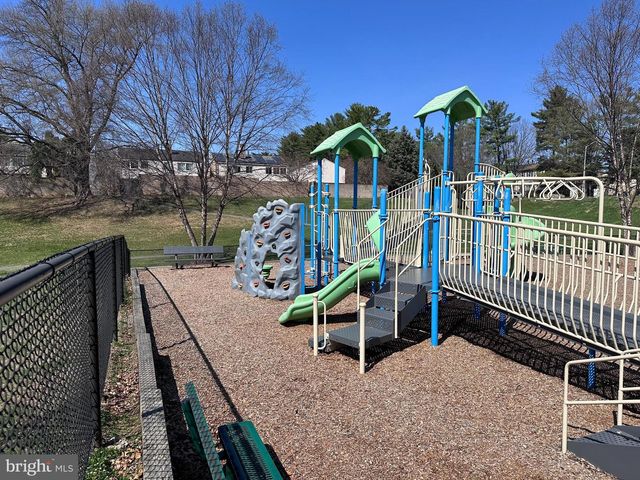 9637 MARSTON LN, Gaithersburg, MD 20886