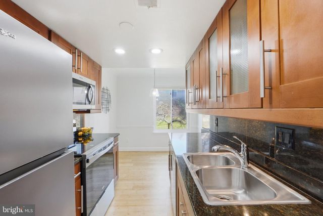 9637 MARSTON LN, Gaithersburg, MD 20886