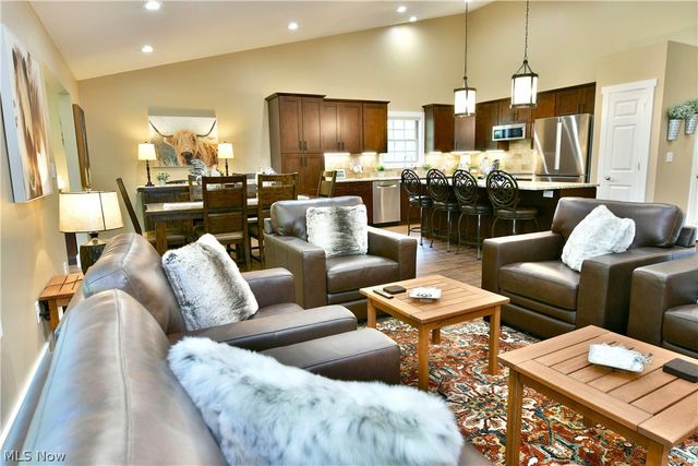 12 Bayview Circle, Cortland, OH 44410