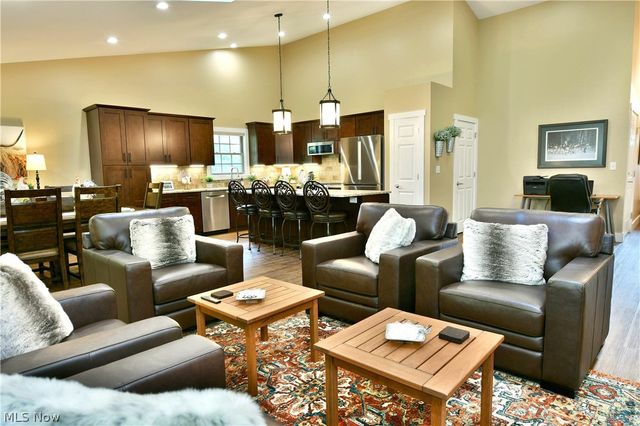 12 Bayview Circle, Cortland, OH 44410
