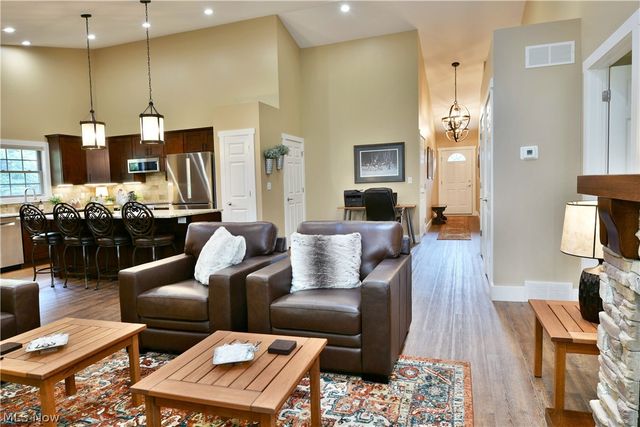 12 Bayview Circle, Cortland, OH 44410