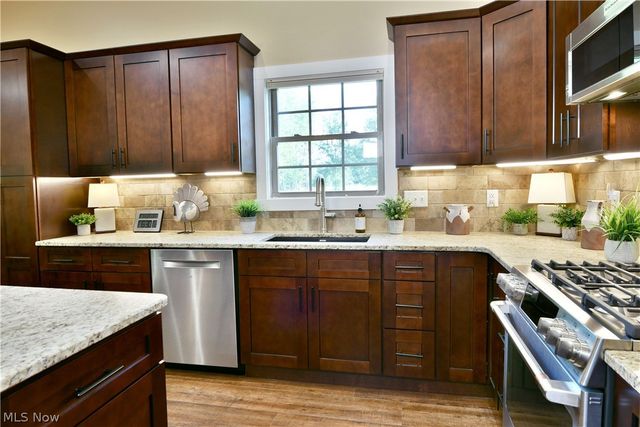 12 Bayview Circle, Cortland, OH 44410
