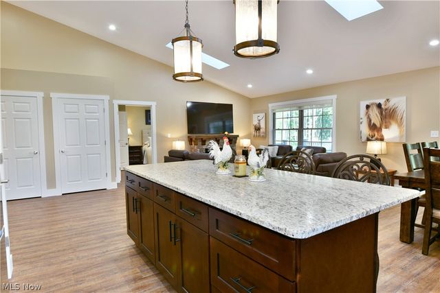 12 Bayview Circle, Cortland, OH 44410