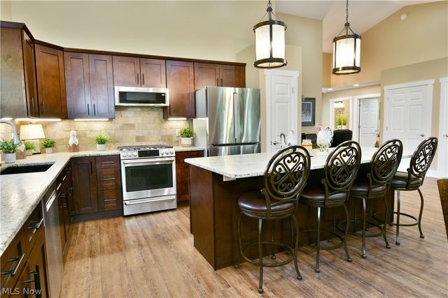 12 Bayview Circle, Cortland, OH 44410