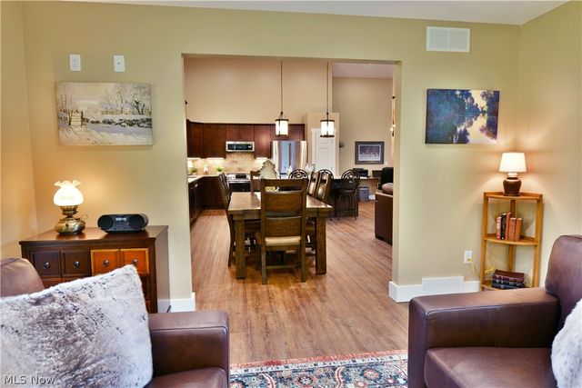 12 Bayview Circle, Cortland, OH 44410