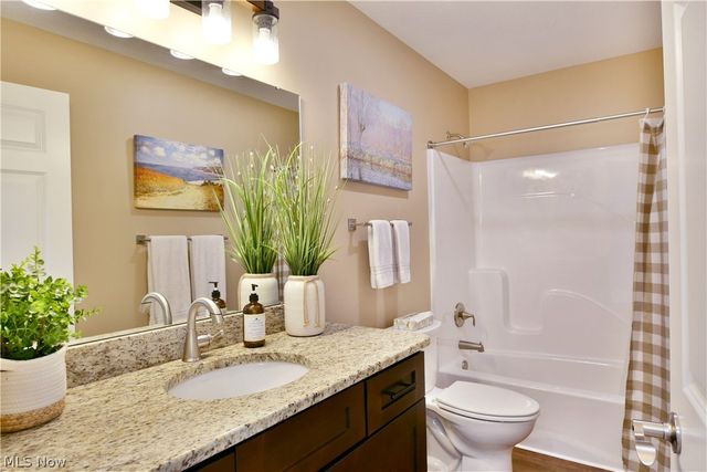 12 Bayview Circle, Cortland, OH 44410