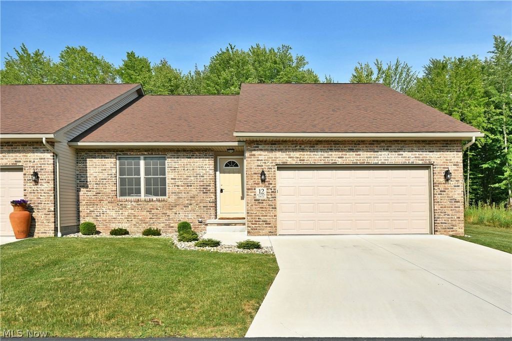 12 Bayview Circle, Cortland, OH 44410