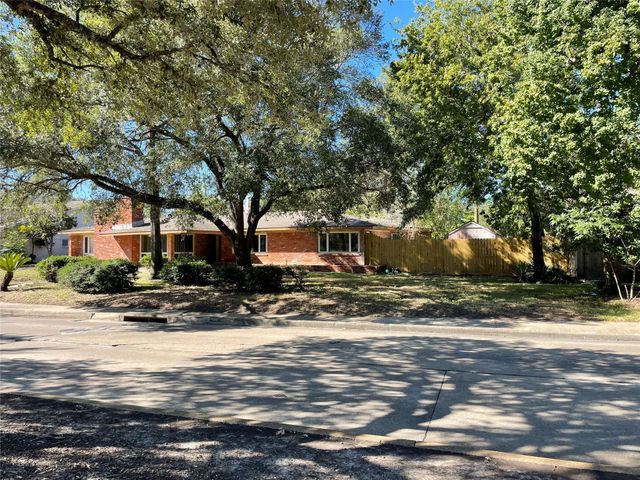 3510 N Braeswood Boulevard, Houston, TX 77025