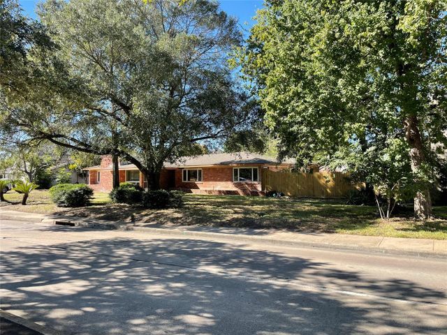 3510 N Braeswood Boulevard, Houston, TX 77025