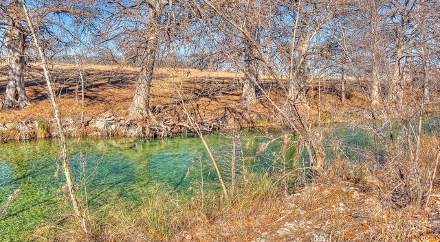 196 Canal Circle, Rio Frio, TX 78879
