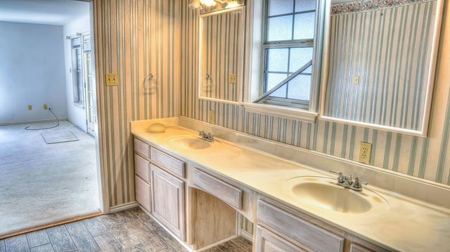 196 Canal Circle, Rio Frio, TX 78879