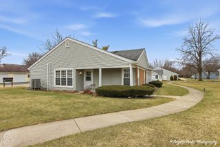 7202 Oxford Circle 237, Fox Lake, IL 60020