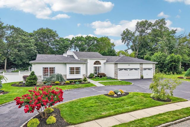 75 Arbor Field Way, Lake Grove, NY 11755