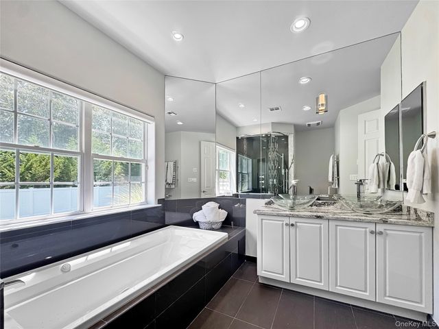 75 Arbor Field Way, Lake Grove, NY 11755