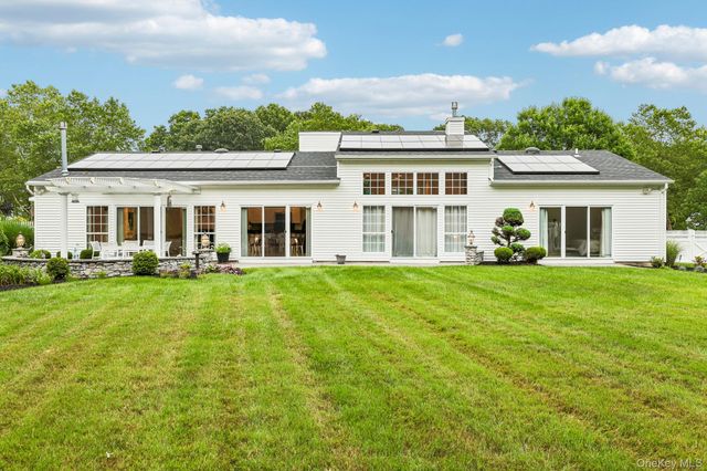 75 Arbor Field Way, Lake Grove, NY 11755