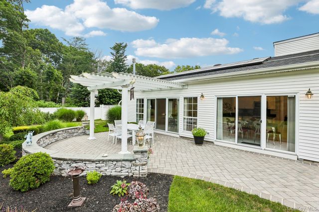 75 Arbor Field Way, Lake Grove, NY 11755