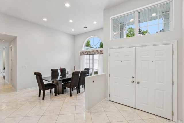 75 Arbor Field Way, Lake Grove, NY 11755
