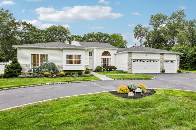 75 Arbor Field Way, Lake Grove, NY 11755