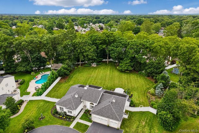 75 Arbor Field Way, Lake Grove, NY 11755