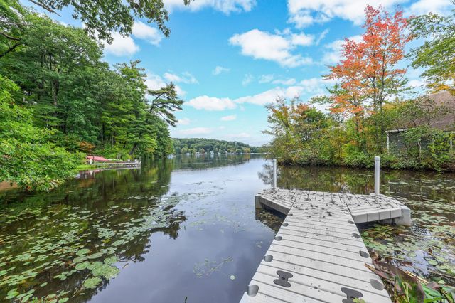 43 Mashapaug Rd, Holland, MA 01521
