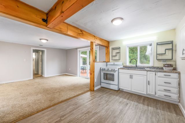 43 Mashapaug Rd, Holland, MA 01521