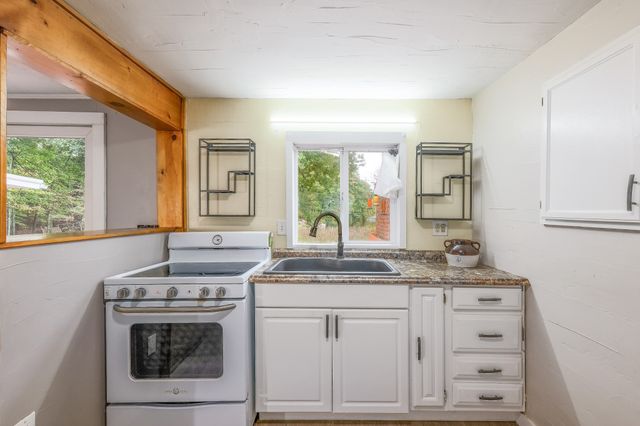 43 Mashapaug Rd, Holland, MA 01521