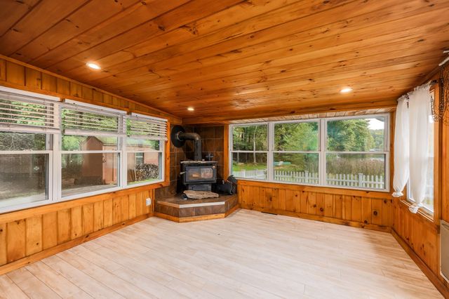 43 Mashapaug Rd, Holland, MA 01521