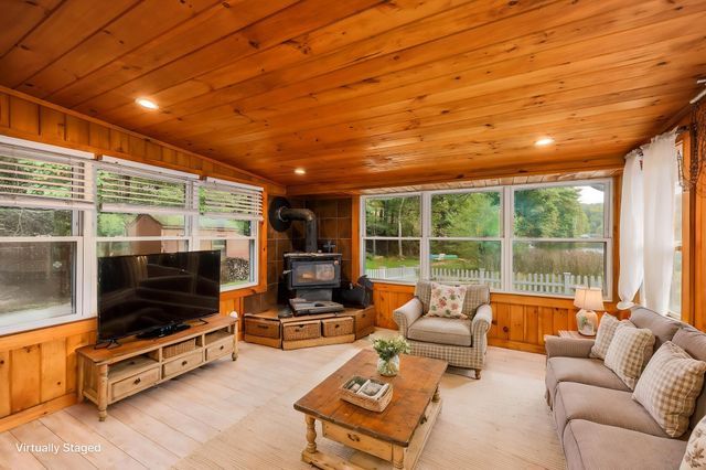43 Mashapaug Rd, Holland, MA 01521