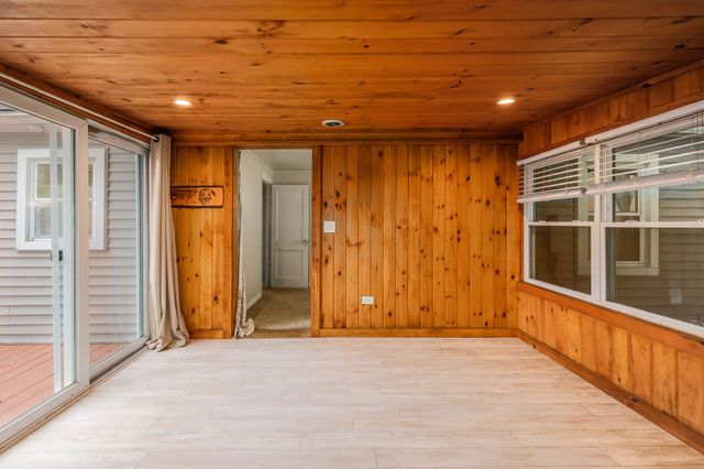 43 Mashapaug Rd, Holland, MA 01521