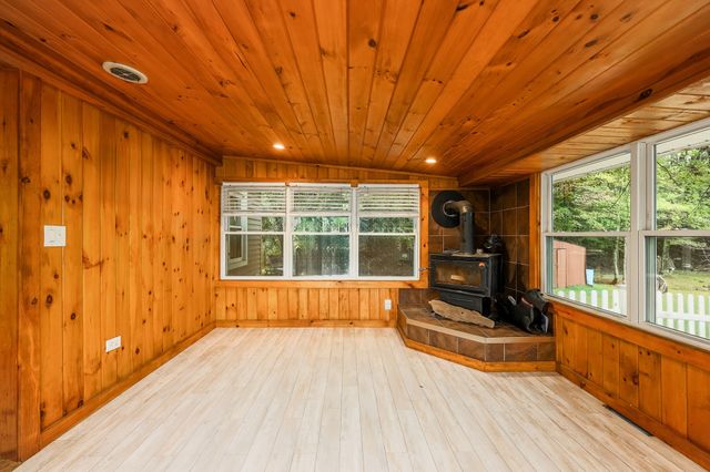 43 Mashapaug Rd, Holland, MA 01521