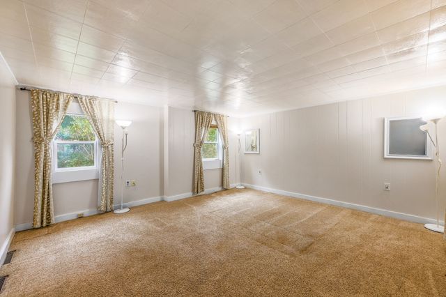 43 Mashapaug Rd, Holland, MA 01521