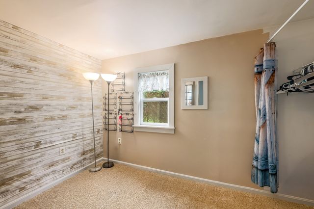 43 Mashapaug Rd, Holland, MA 01521