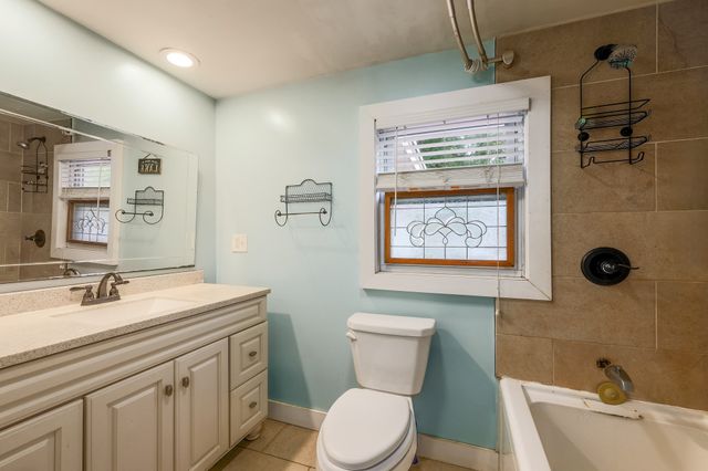43 Mashapaug Rd, Holland, MA 01521