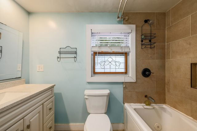 43 Mashapaug Rd, Holland, MA 01521