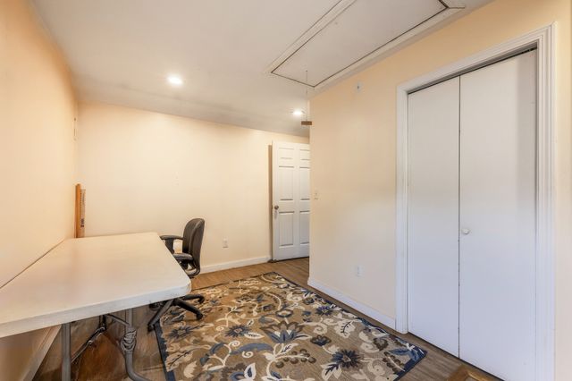43 Mashapaug Rd, Holland, MA 01521