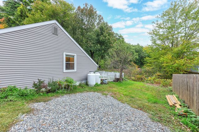 43 Mashapaug Rd, Holland, MA 01521