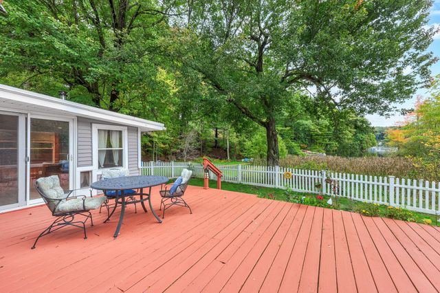 43 Mashapaug Rd, Holland, MA 01521